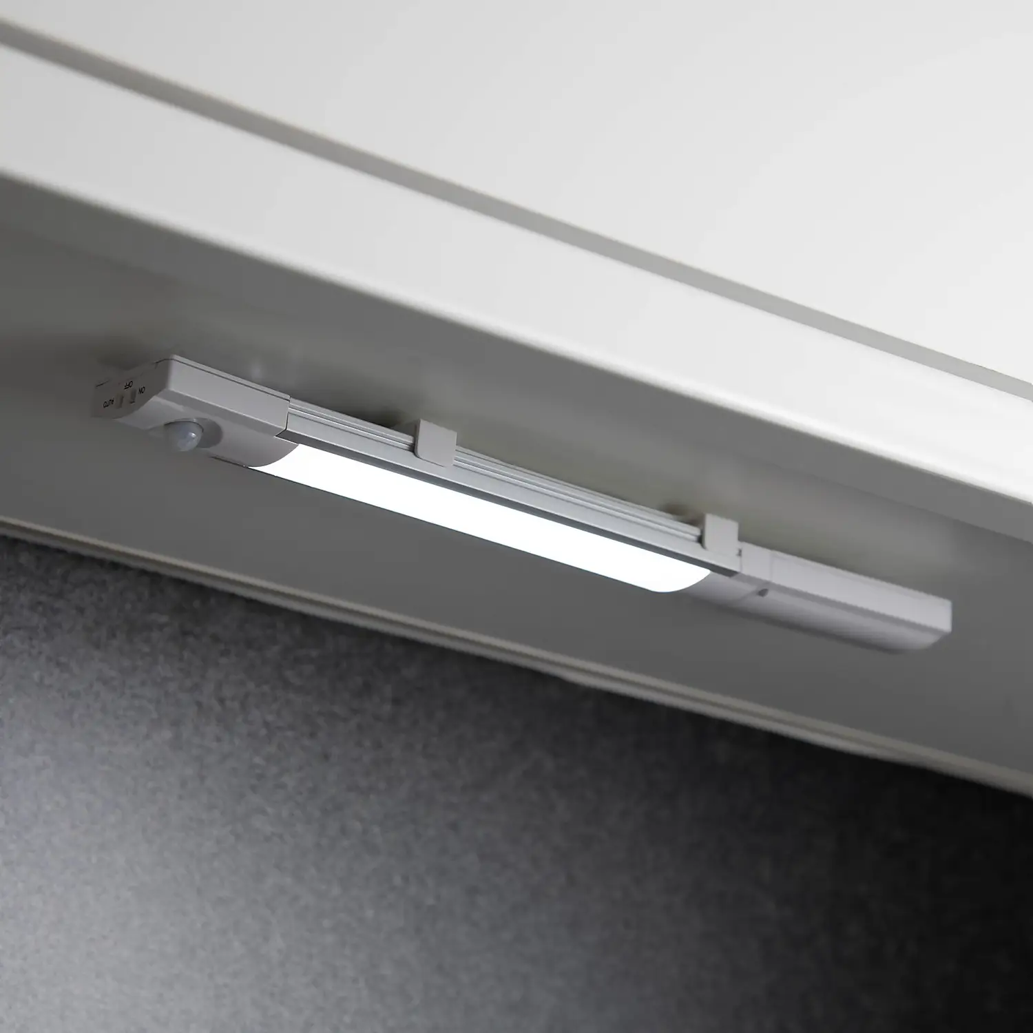 Arlec Lithium PIR LED Light Bar 28cm 3 Arlec Lithium PIR LED Light Bar 28cm