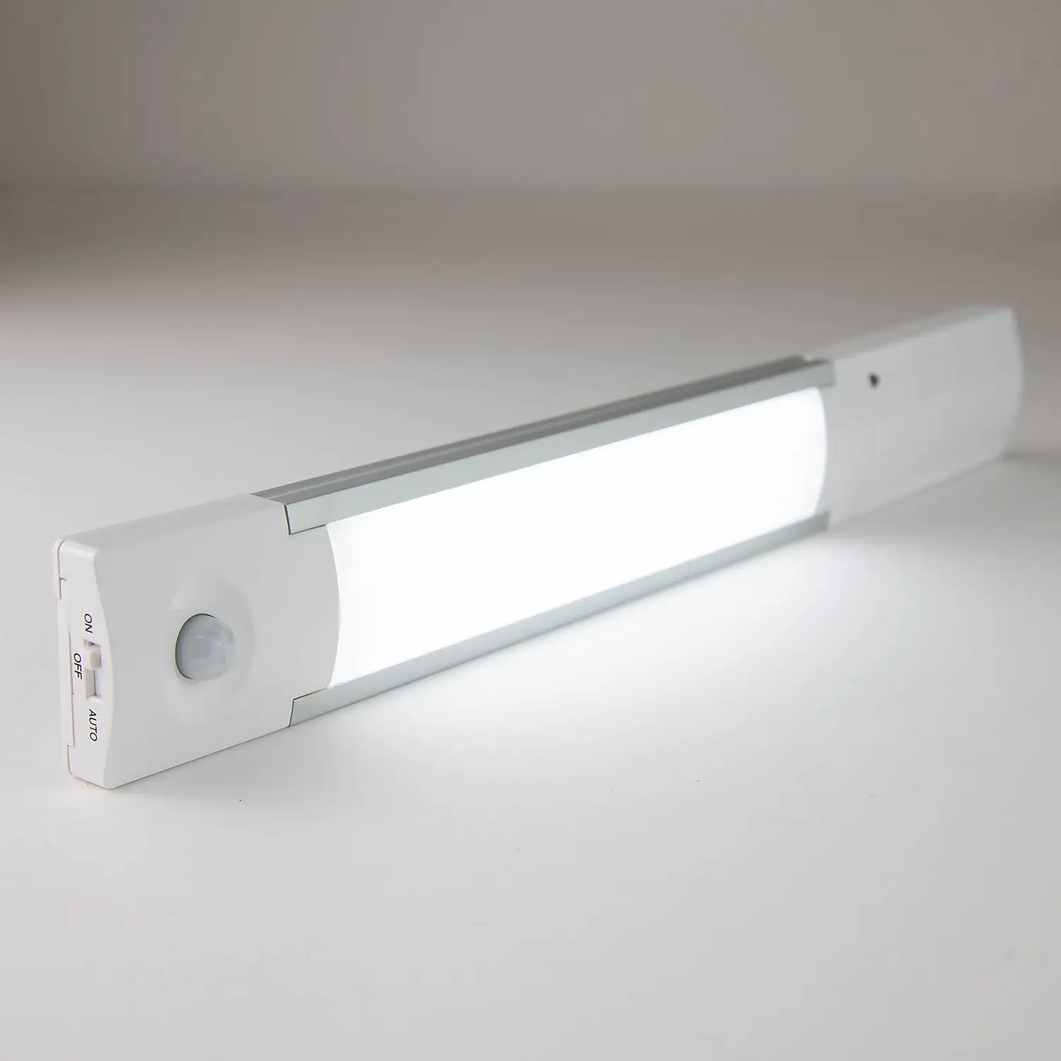Arlec Lithium PIR LED Light Bar 28cm 8 Arlec Lithium PIR LED Light Bar 28cm - Image 6
