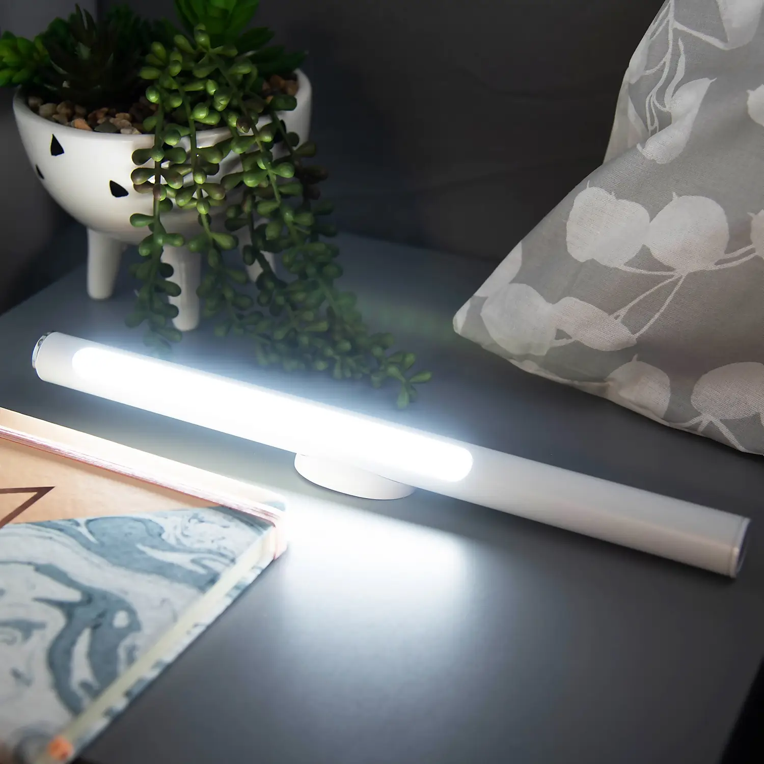 Arlec Rechargeable LED Dimmable Light 6 Arlec Rechargeable LED Dimmable Light - Image 4