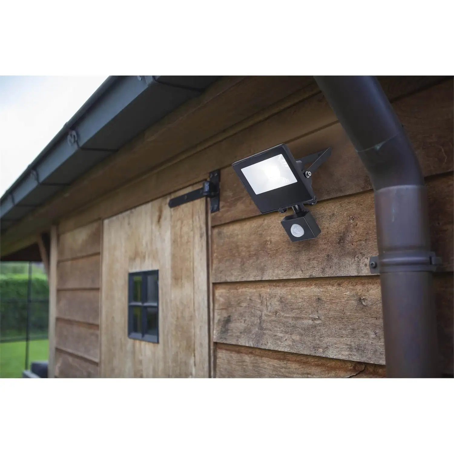 Lutec TEC10 PIR LED Slim Floodlight - Black 4 Lutec TEC10 PIR LED Slim Floodlight - Black - Image 2